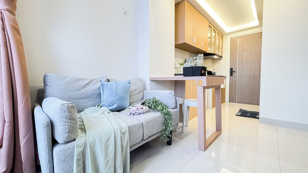 Quiet And Strategic Studio Loft At Apple 1 Condovilla Apartment