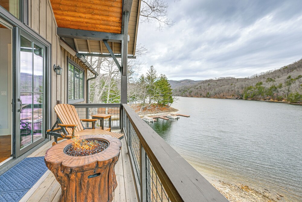 Direct Lake Access & Fire Pit: Tuckasegee Cottage!