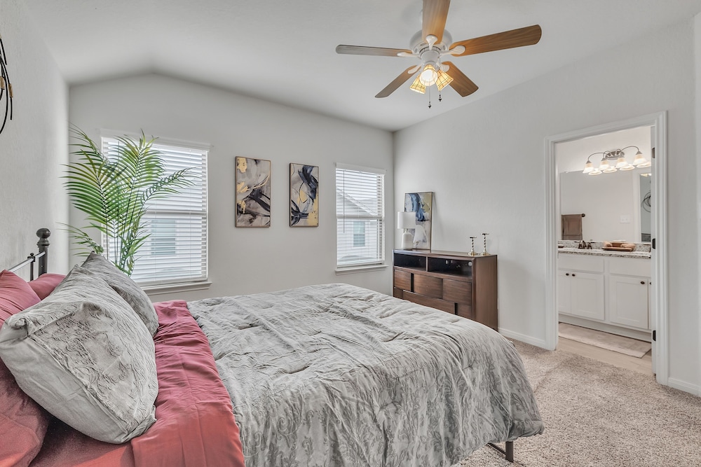 Modern 3br In Gated Community Near Jbsa & Seaworld 3 Bedroom Duplex