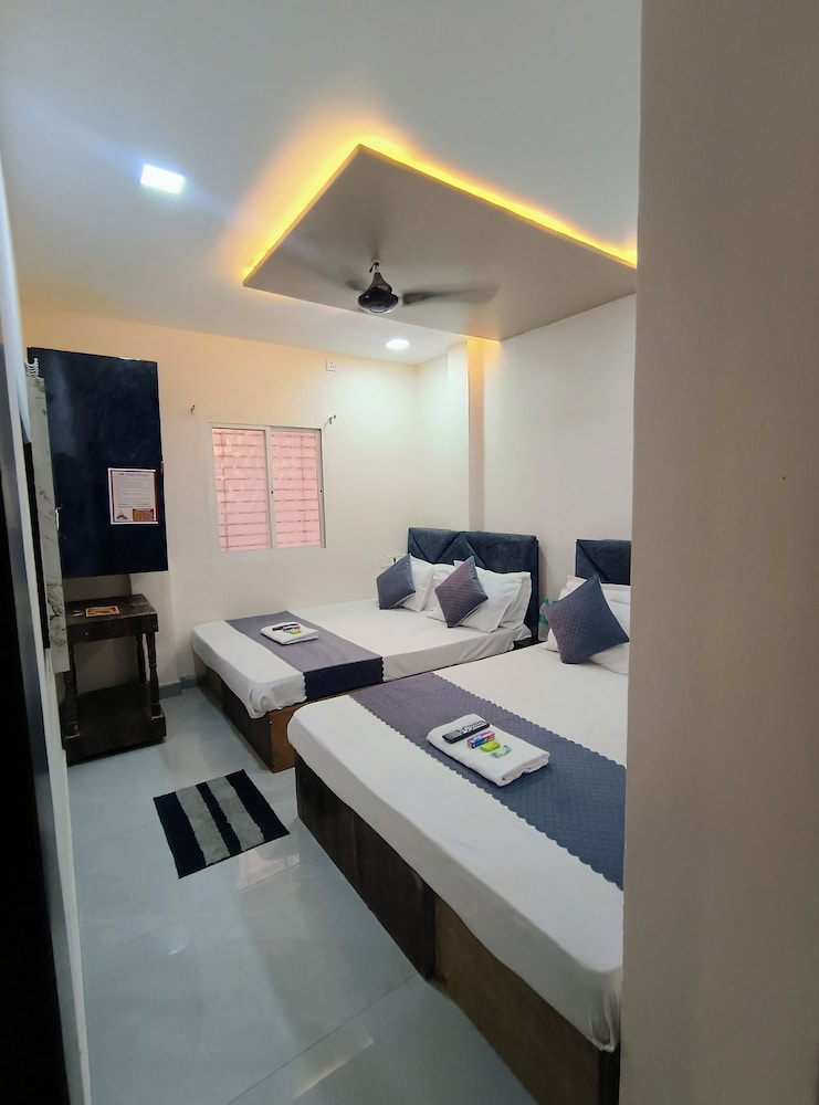 Shri Radha hotels