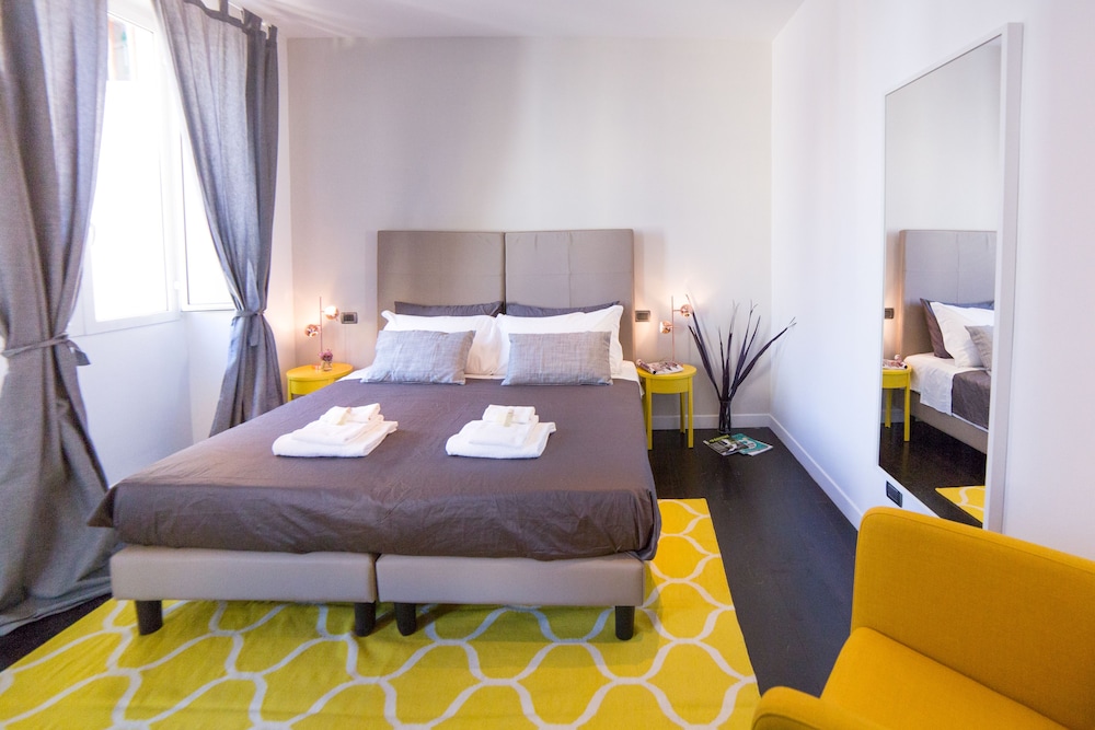 Rent In Rome - Flo's Apartment