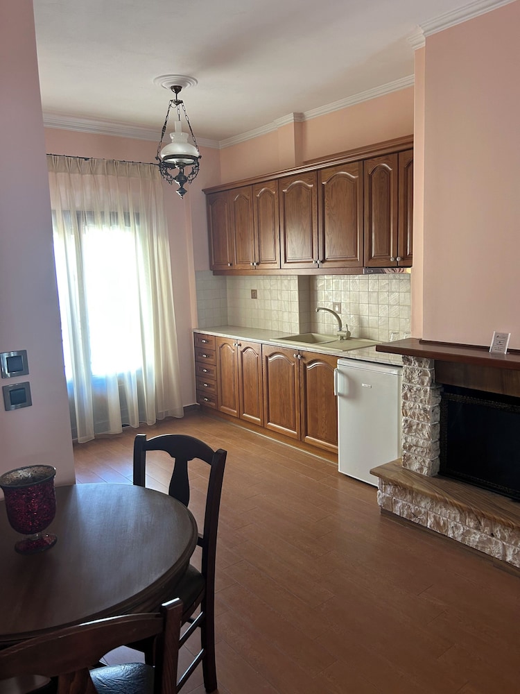 Aristarchos Lodge