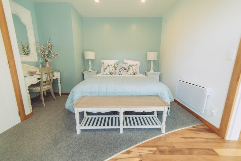 Silverstream Retreat view 3