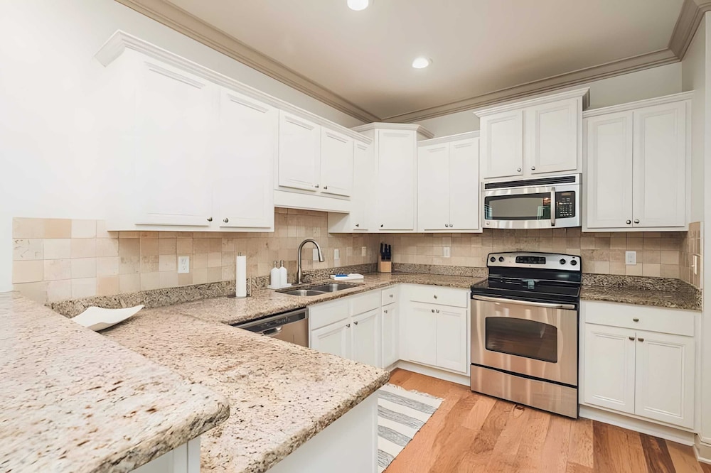 Salty Rose Inn by Avantstay Inlet Beach Home w/ Porch, Firepit & Pool Access
