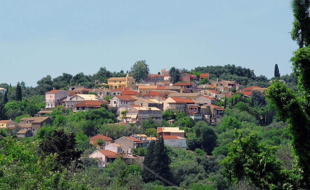 Traditional Greek Maisonette in Antiperni Village