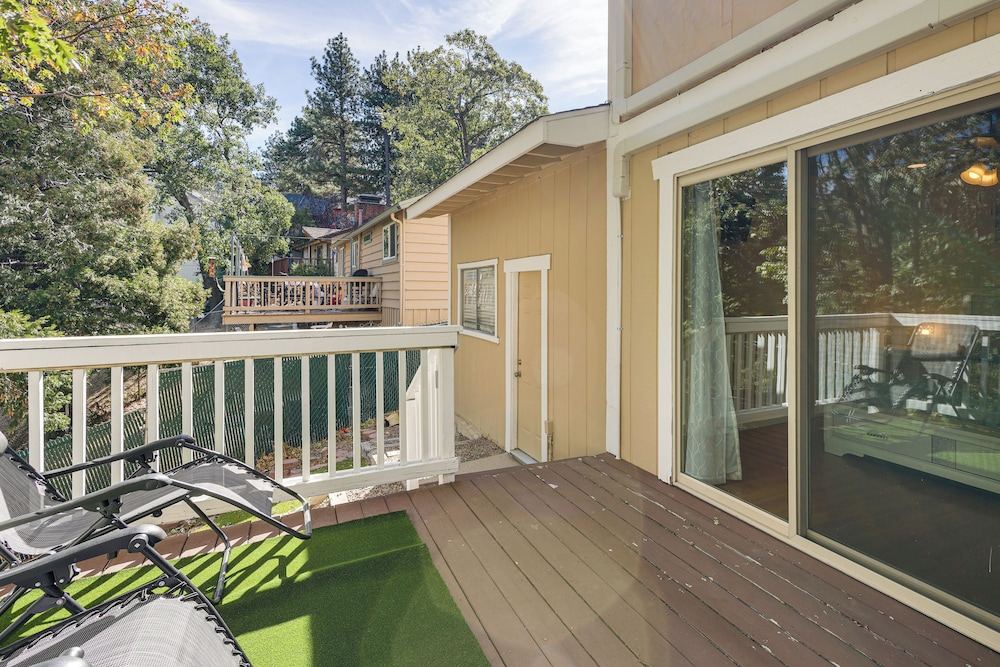 Home w/ 2 Decks - 2 Mi to Lake Gregory Dog Park!
