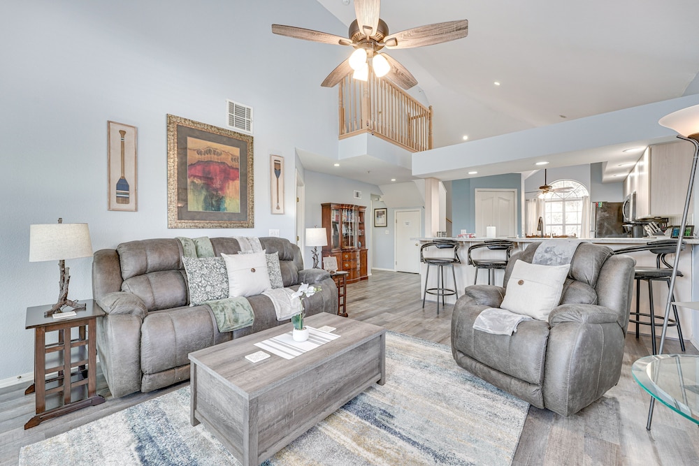 Updated Branson Condo w/ Lake Taneycomo Views!