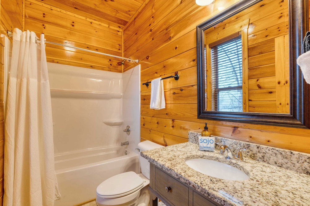 56-guest Retreat Panoramic Views, Hot Tubs, Game Room & Theater Seasonal Outdoor Pool Near Dollywood, Gatlinburg