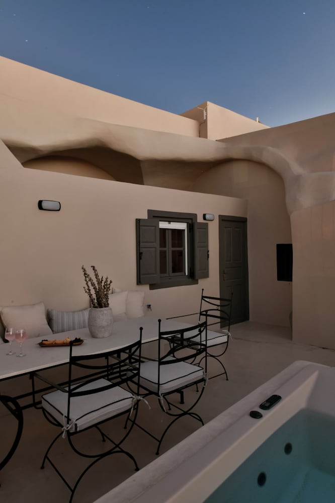 OIA Unique Homes by K&K