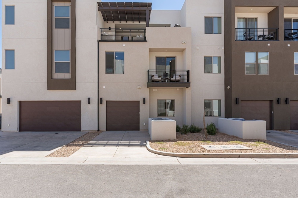 The Crash Pad 5 Bedroom Townhouse