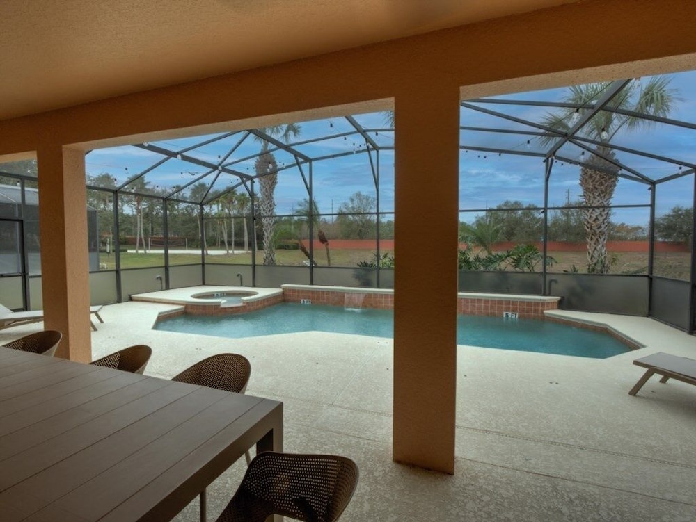 Six Bed Pool Villa In Resort -close To Disney! 6 Bedroom Villa