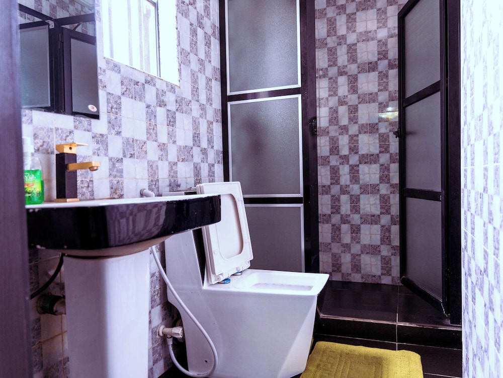 Luxury Hotel Deluxe Room - Sleeps 2 - Gym - Pool