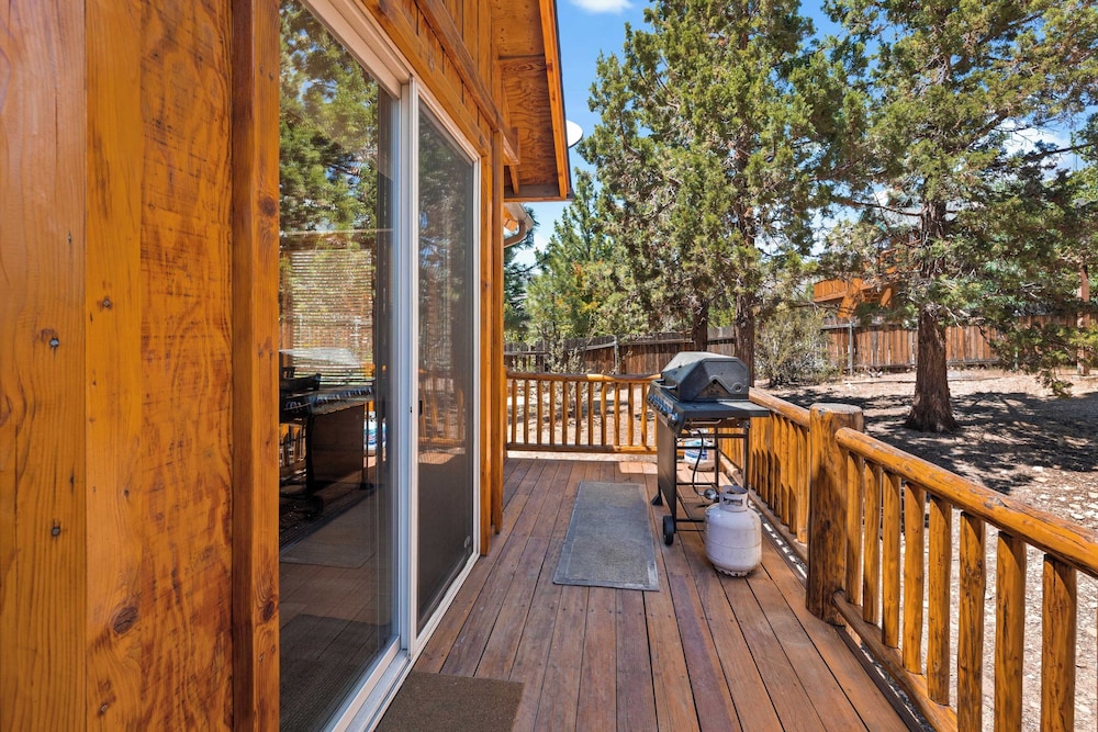 Sleeps 27 2 Homes Near the Lake, Hot Tub + Views Castle Glen Estates