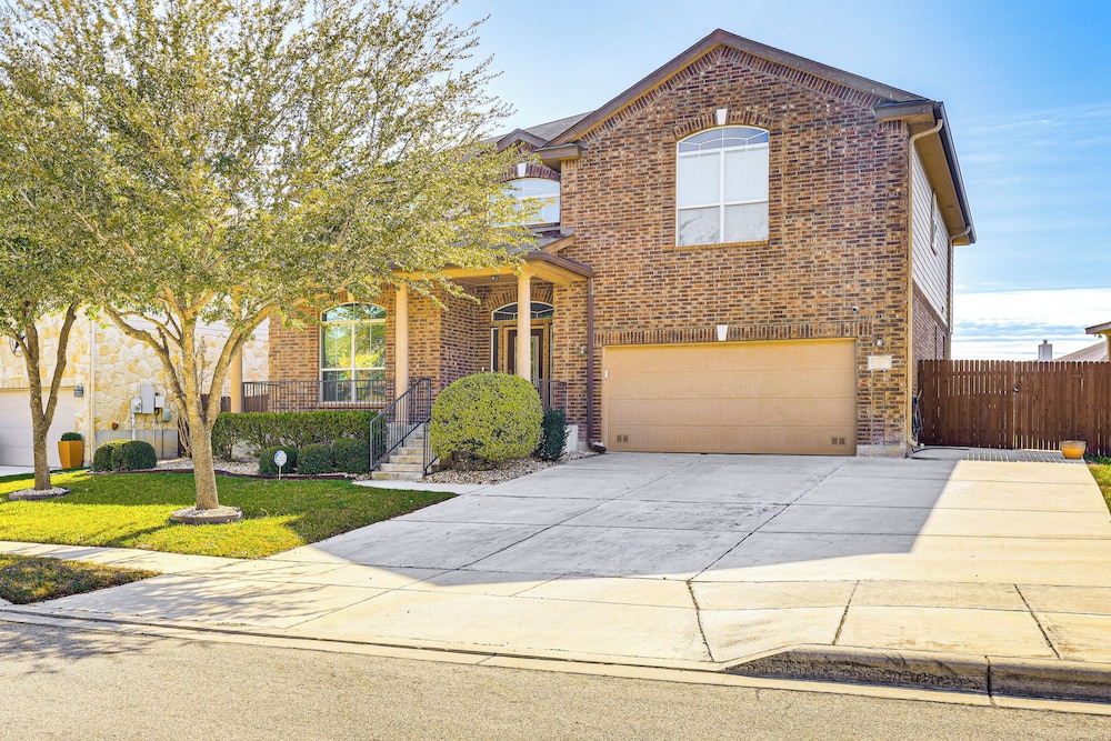 5 Mi to Randolph Afb: Spacious Cibolo Haven!