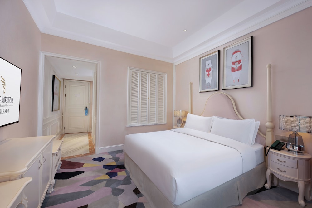 NARADA RESORT SHANGHAI HOTEL Disney Store