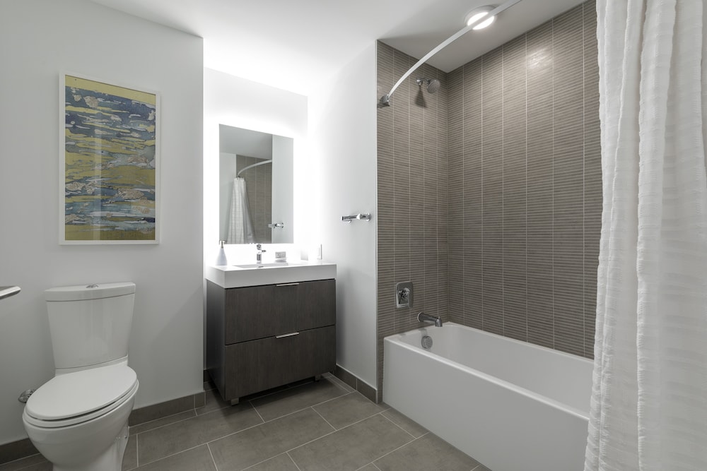 Deedee's Sky Rise Apartments - Newport 2