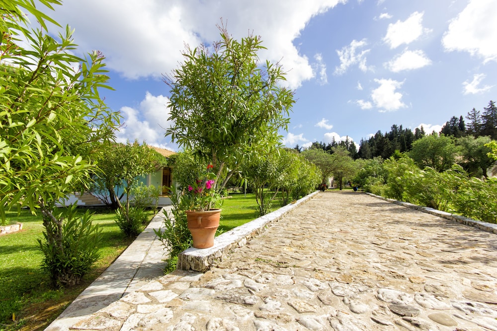 Liuba Houses