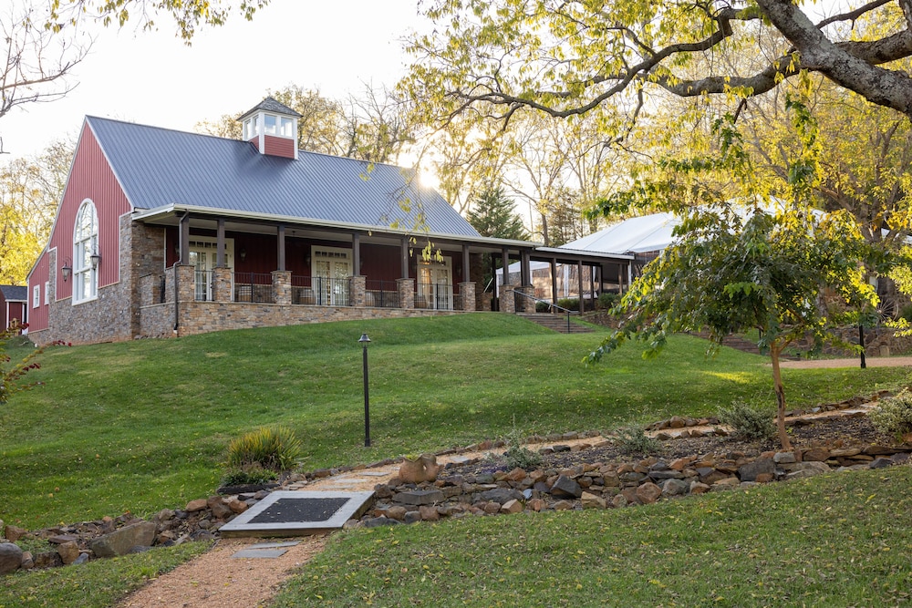 Inn at Willow Grove