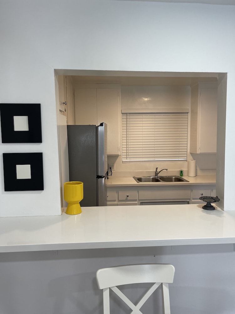 Hollywood Business Suites