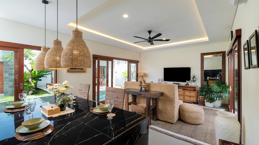 The Lange Estate by Villa Finder