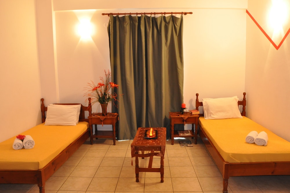 Haris Apartments