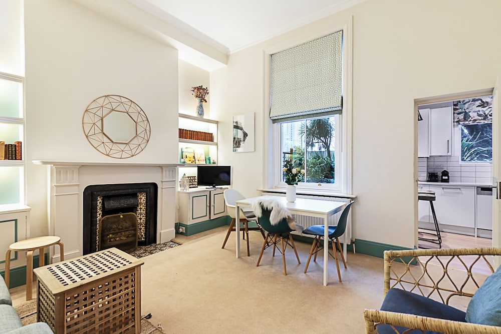 Charming Earls Court Apartment