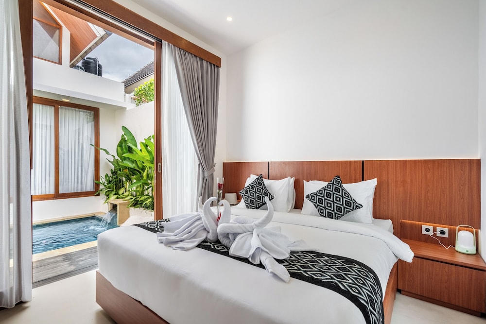Sunset Max Villa Seminyak