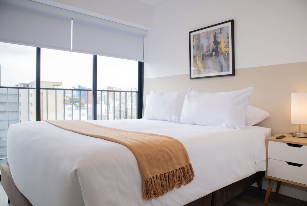 w Amazing 3BR w Balcony in Miraflores