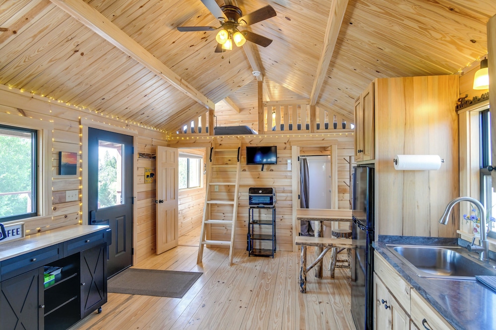 Teton Mtn Views: Peaceful Riverfront Cabin!