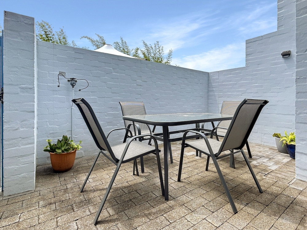 3-bed With Alfresco Dining & Pool in Batemans Bay