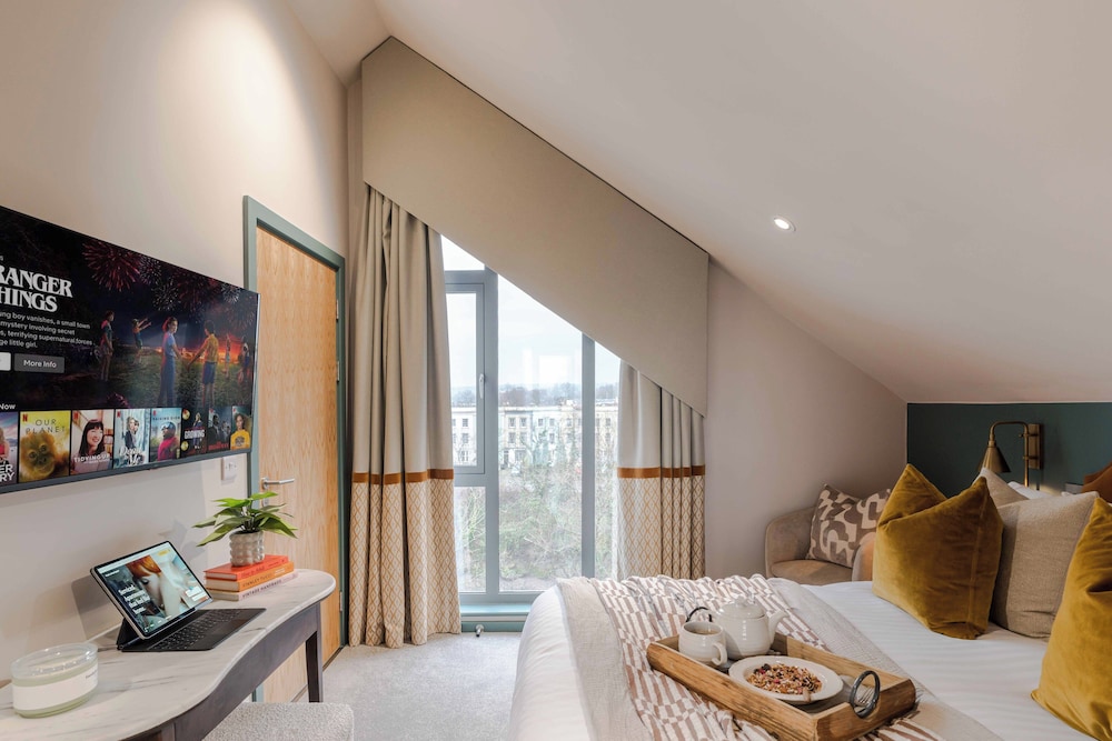 Waterside Living I Luxe Apartments