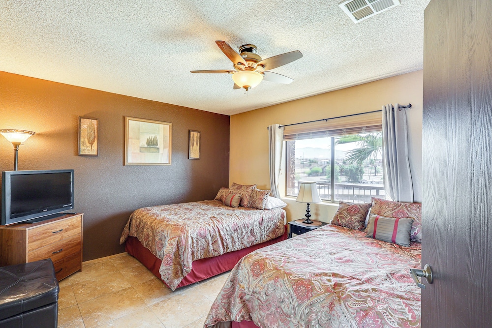 London Bridge Views: Havasu Condo on Golf Course