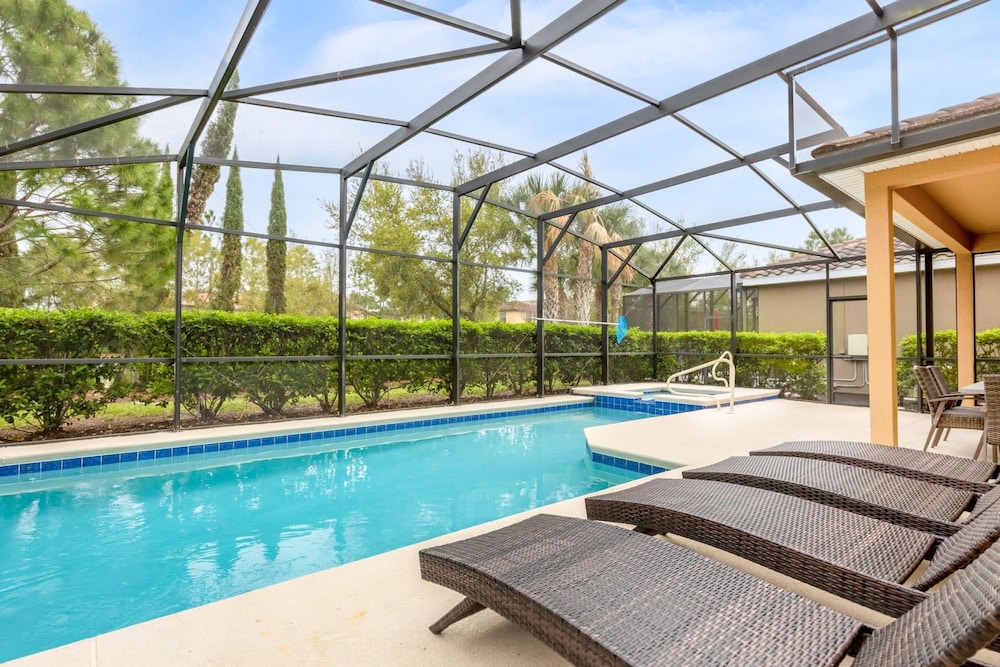 Upstay - New Renos - Private Pool Hot Tub Games view 3