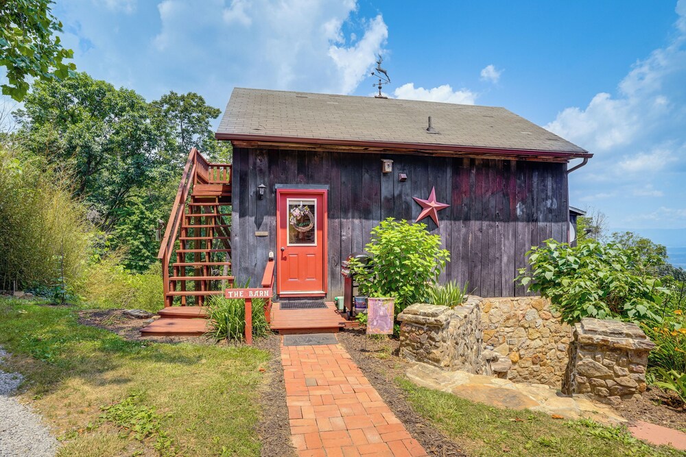 Cozy Luray Cabin w/ Views: Near Hiking Trails!