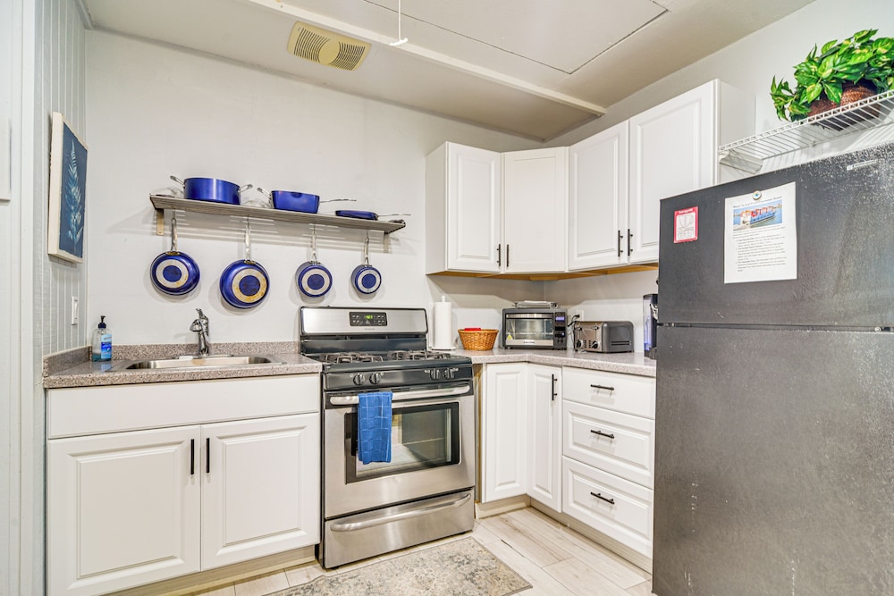 1 Mi to Downtown: Clearwater Apt w/ Private Patio!