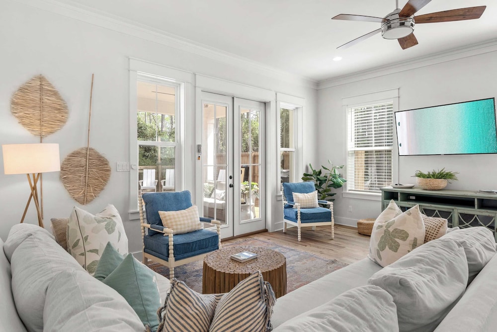 Priv Heated Pool + Hot Tub, Boat-friendly, Sleeps 16! Good Times by Avantstay
