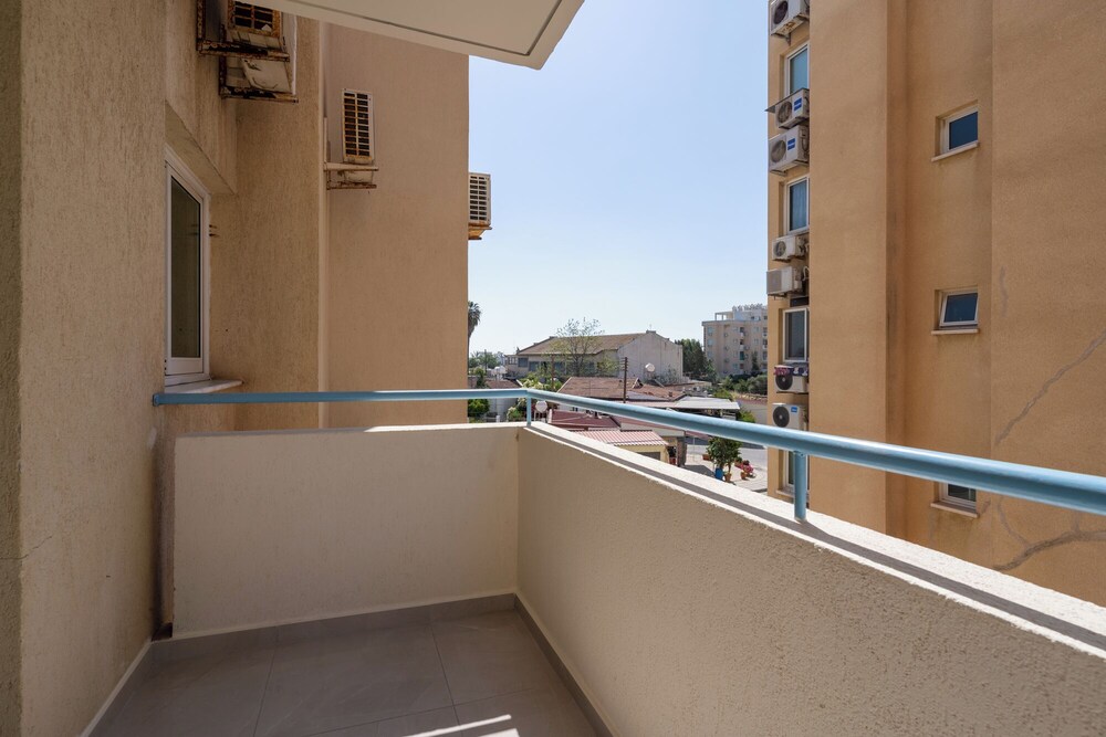 Andrea 3-BR Apt in Mackenzie With Pool