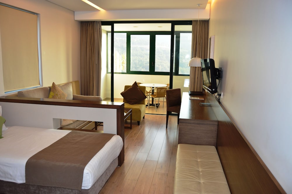 Country Lodge Hotel & Resort