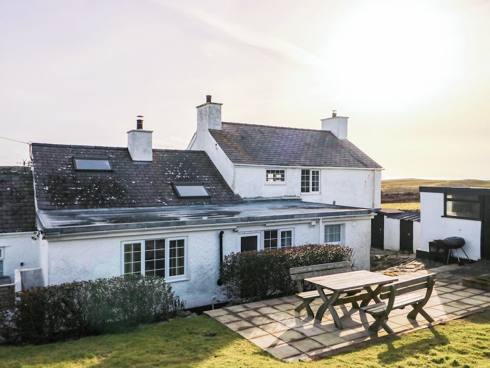 Fferm Porthdafarch South Farm House