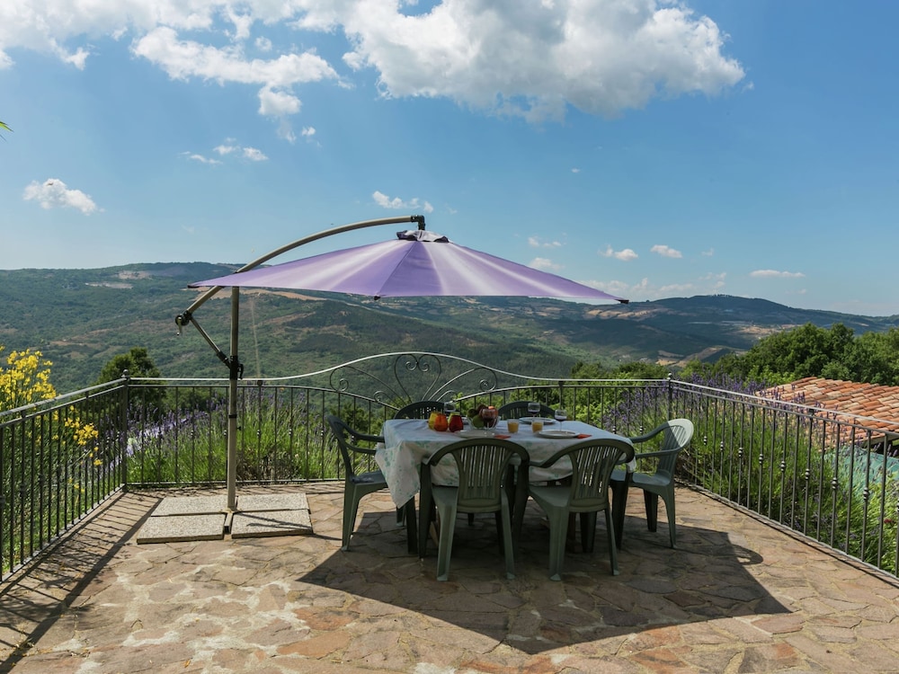 Peaceful Tuscan Escape w/ Pool view 5