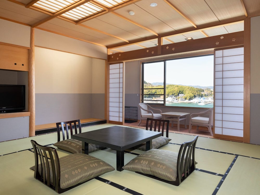 Hamanako Wan Wan Paradise Hotel