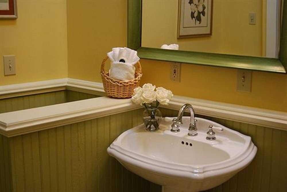 Columbus Vacations - Rothschild-Pound House Inn - Property Image 31