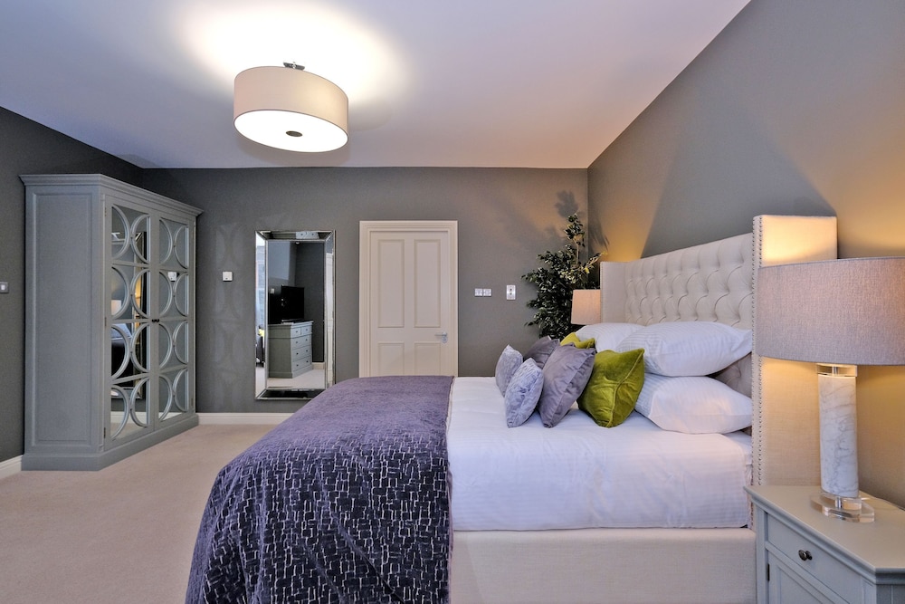 Chic and Contemporary Aberdeen Home Near to Hazlehead Park view 4