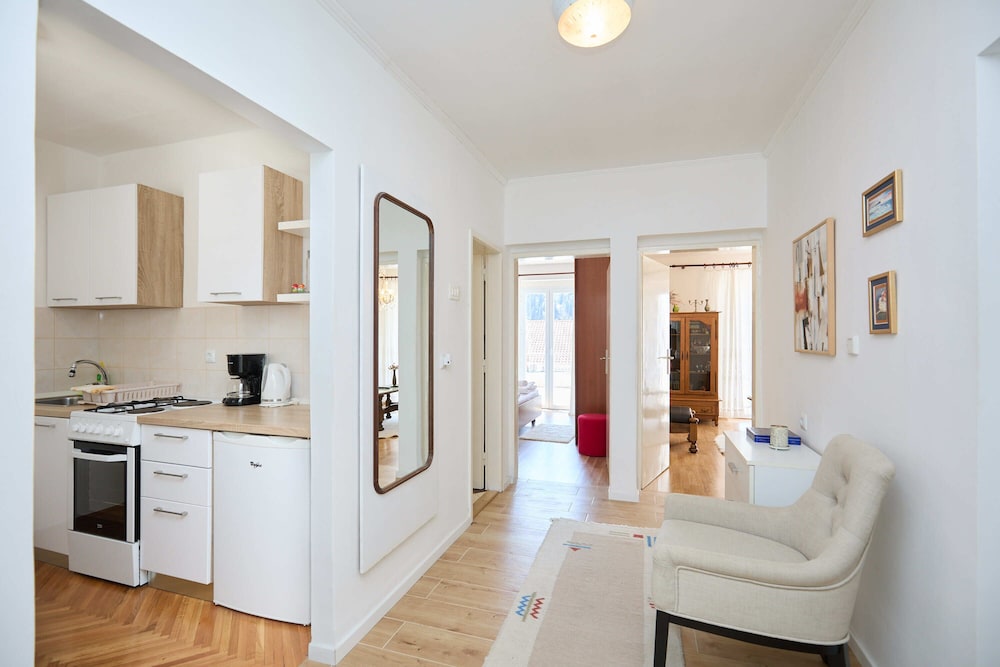 KABLAR'S SUNNY SUITES
