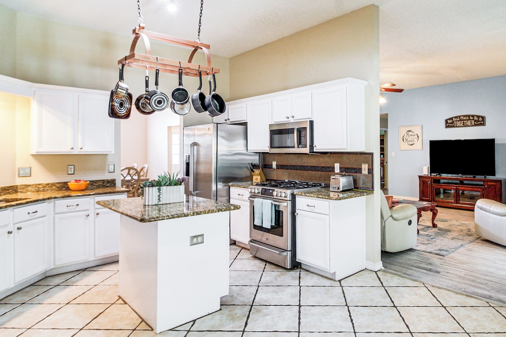 Outdoor Oasis: Group Getaway in Pensacola!