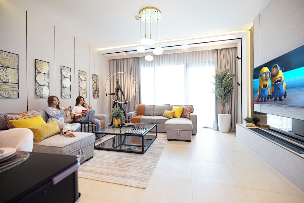 DVH Luxe Retreat 4BR Burj View Apartment