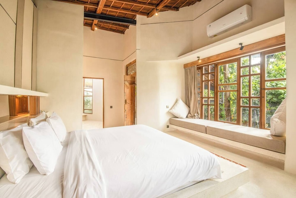 Stylish 2-br Villa With Pool, 800m Canggu Beach