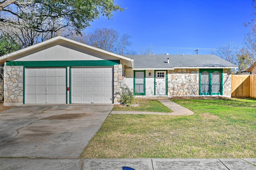 Spacious San Antonio Getaway w/ Fenced-in Yard! view 3