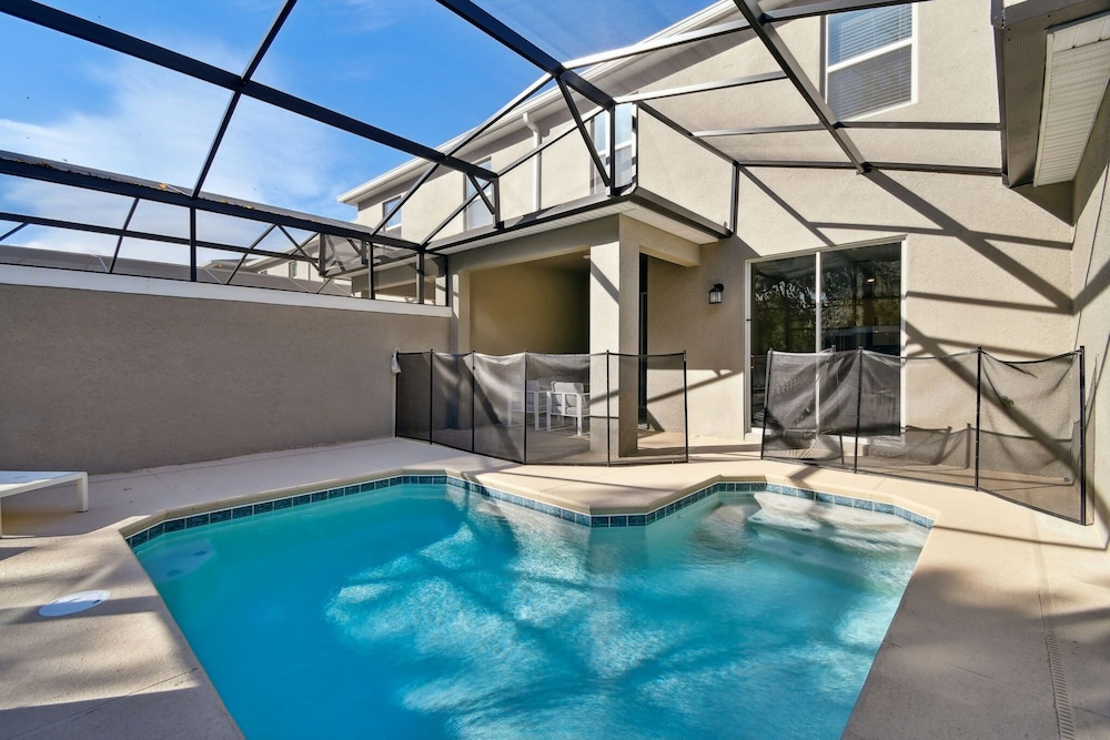 Storey Lake - Private Pool- King Bed - 4BD/3BA