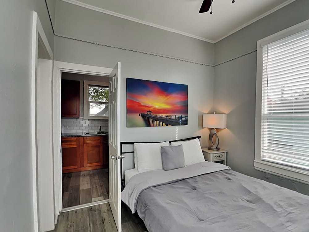 Pleasure Pier Retreat Manor by Ryson Vacation Rentals